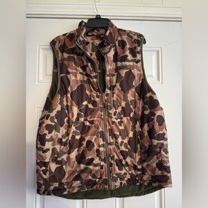 🩵 2 for $35🩵Magellan Outdoors reversible green &Camo Vest